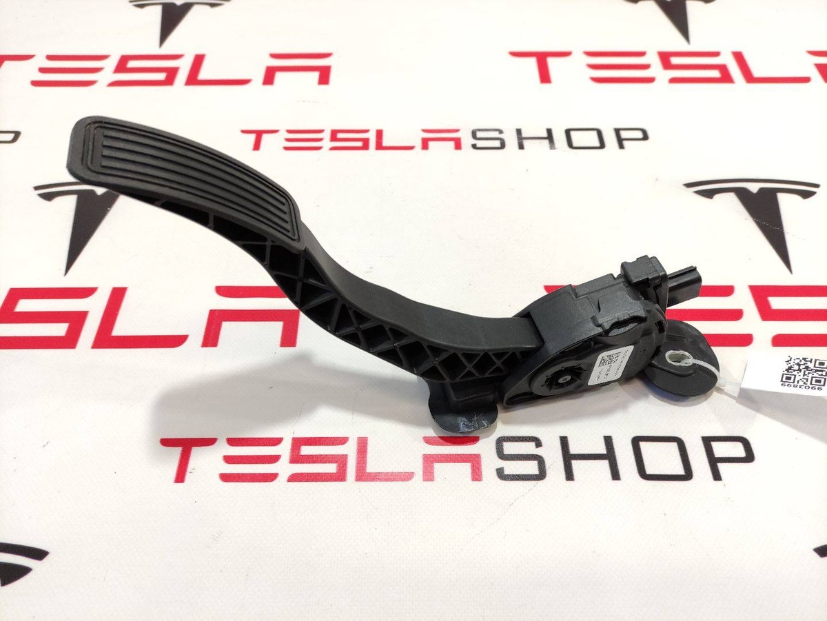 Педаль газа к Tesla Model X 2017