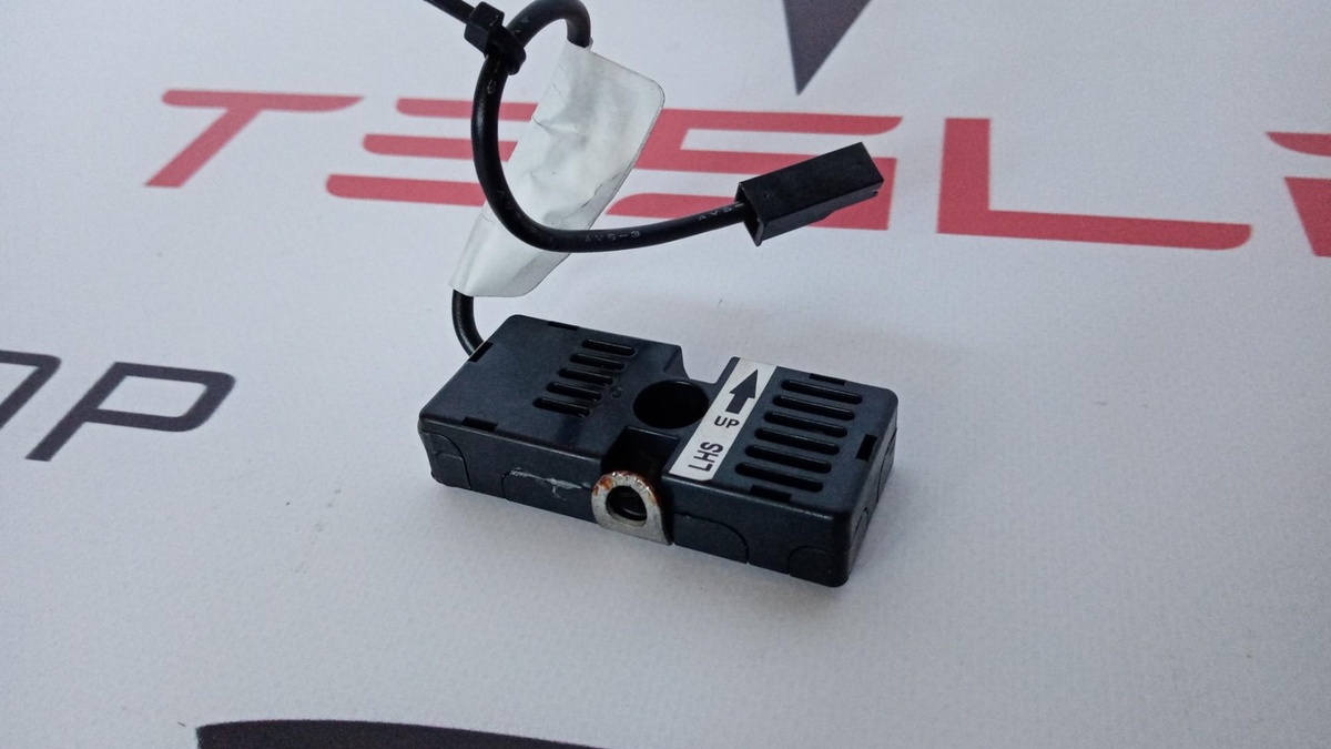 Антенна  к Tesla Model S 2016