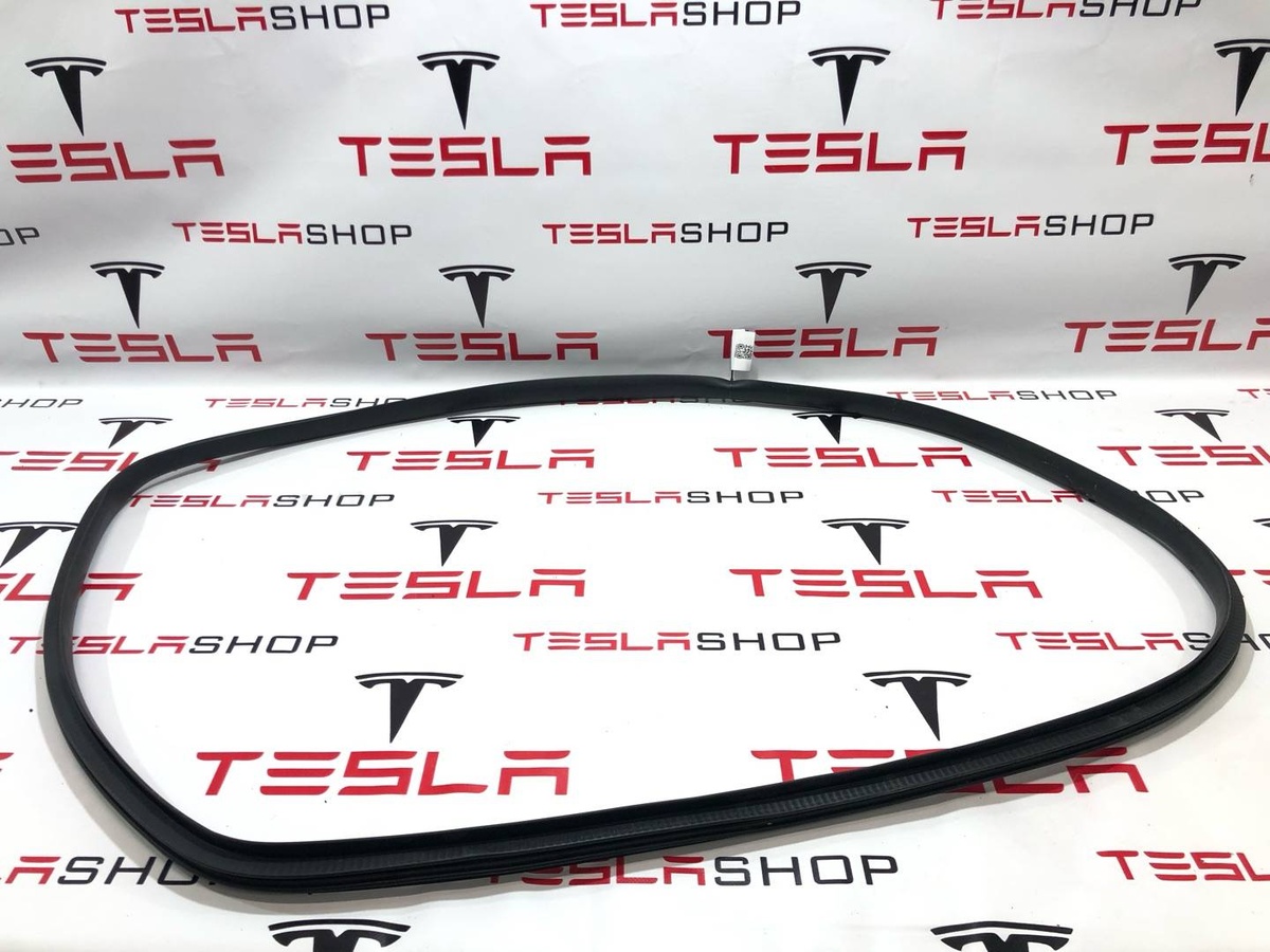 Уплотнитель к Tesla Model Y 2021
