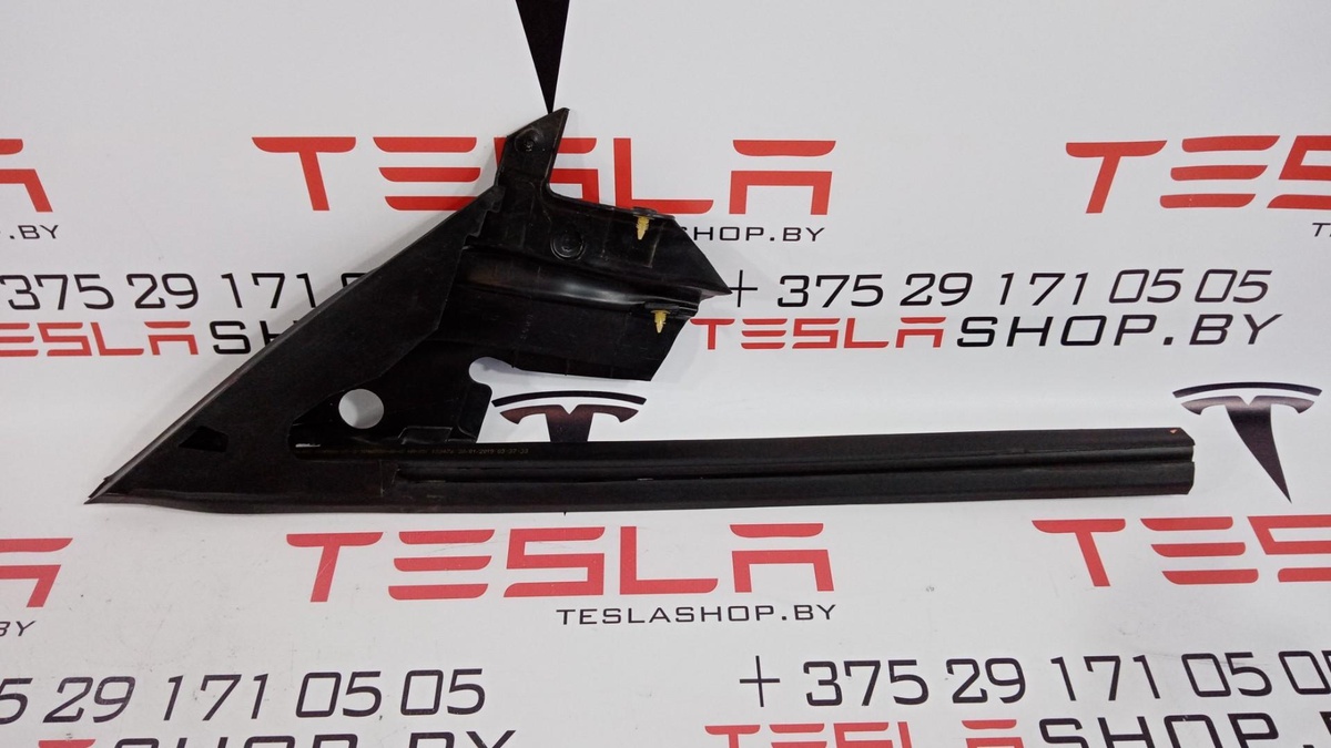 Уплотнитель к Tesla Model 3 2019
