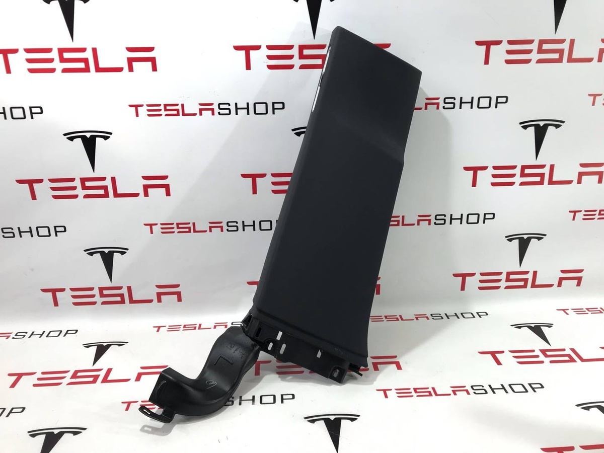 Обшивка стойки к Tesla Model X 2017