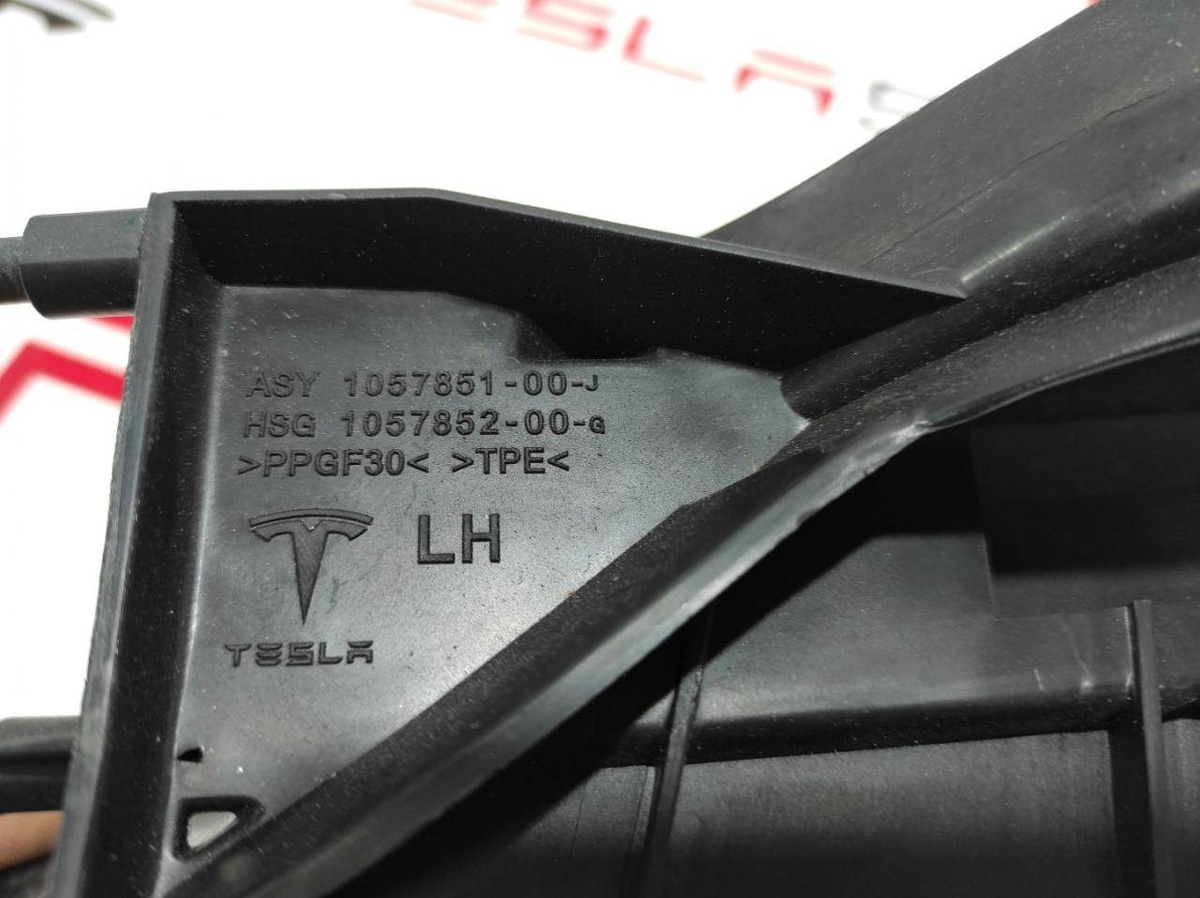 Моторчик жалюзи к Tesla Model S 2017