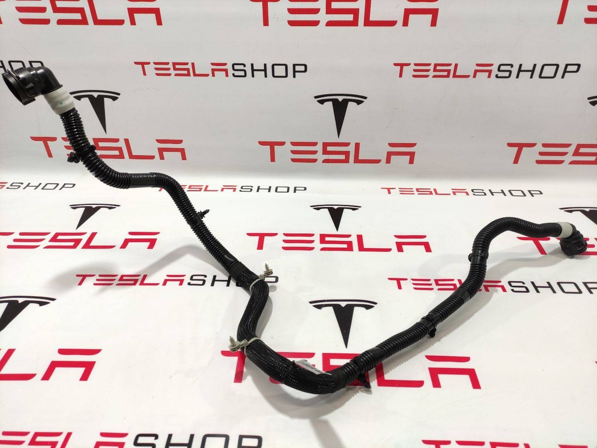 Патрубок радиатора к Tesla Model 3 2020
