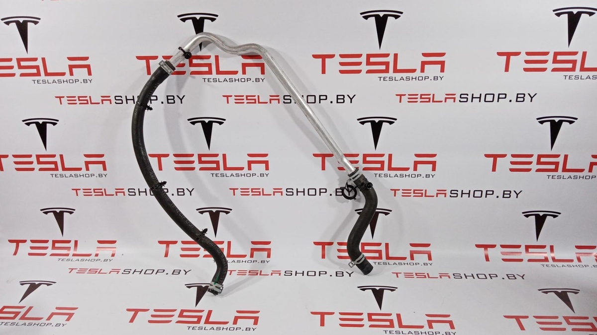 Патрубок радиатора к Tesla Model S 2015
