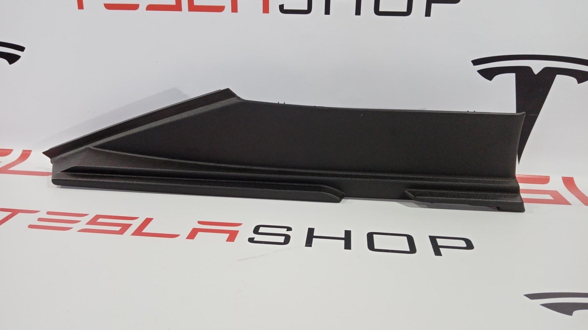 Молдинг крышки багажника к Tesla Model S 2014