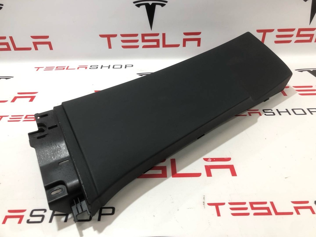 Обшивка стойки к Tesla Model X 2019