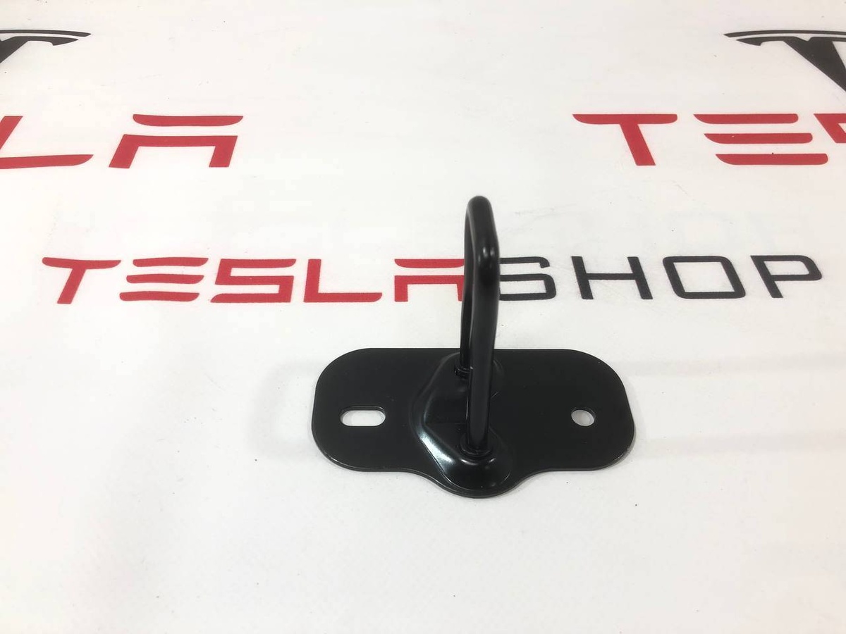 Петля двери к Tesla Model Y 2021