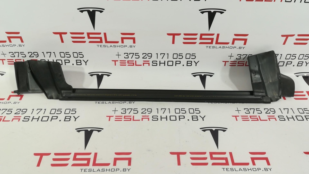 Уплотнитель к Tesla Model 3 2019
