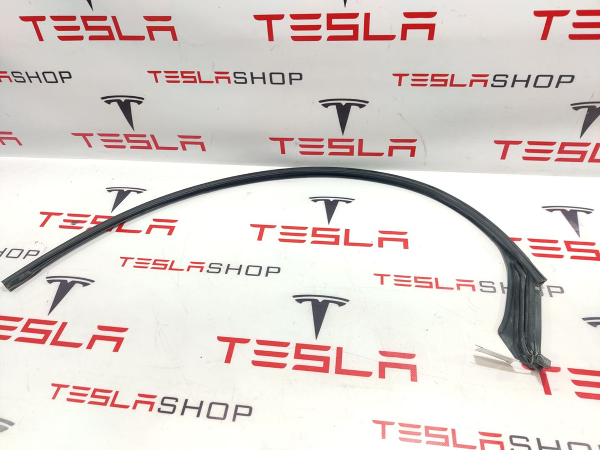 Уплотнитель к Tesla Model X 2016