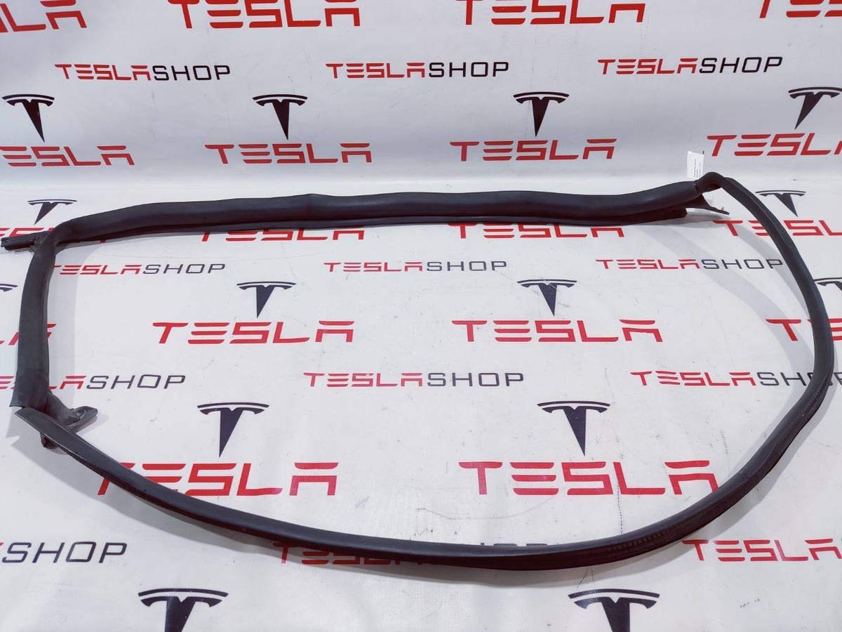 Уплотнитель к Tesla Model 3 2020