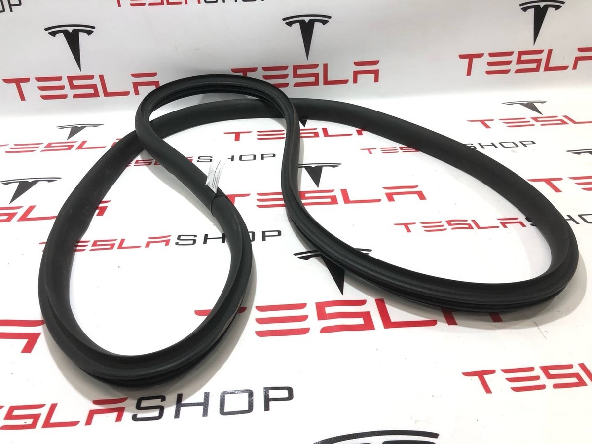 Уплотнитель к Tesla Model Y 2021