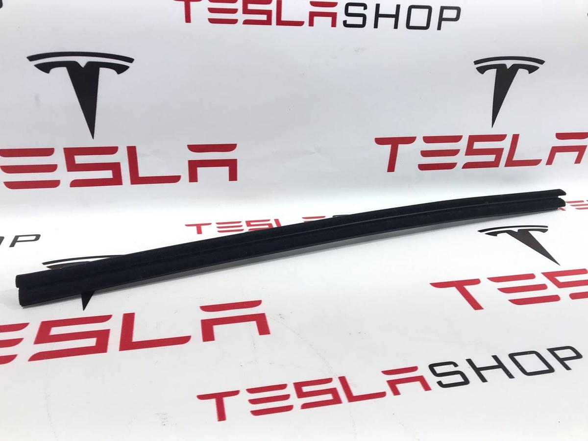 Уплотнитель к Tesla Model S 2017