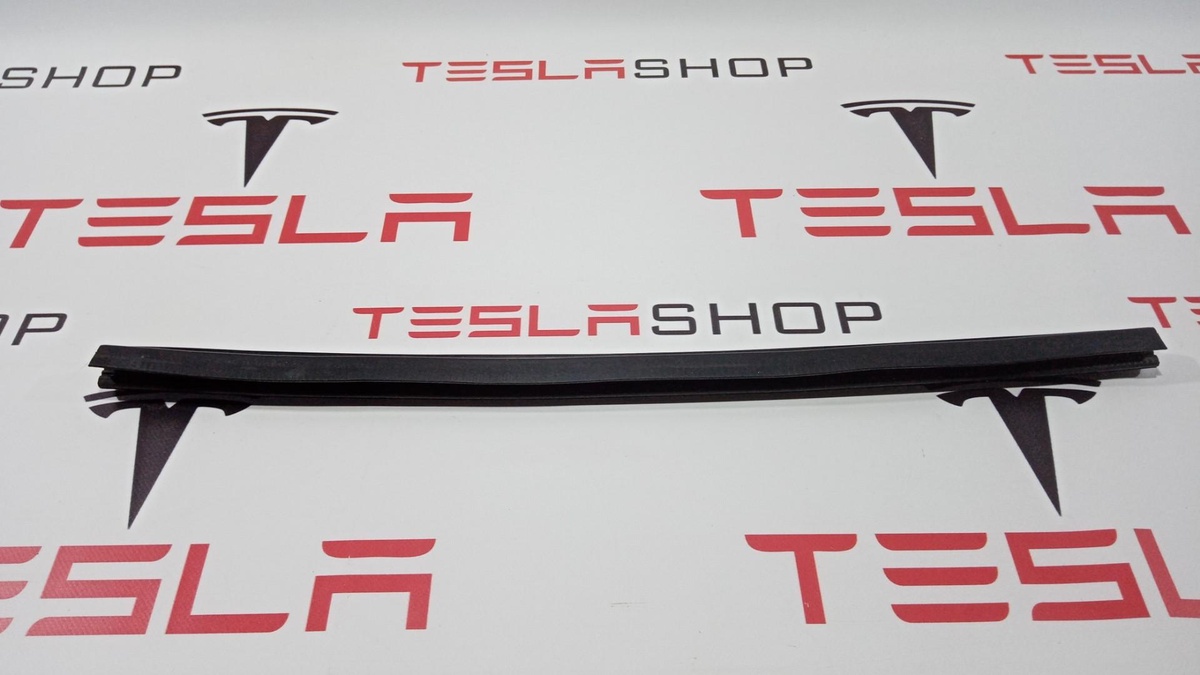 Уплотнитель к Tesla Model S 2016