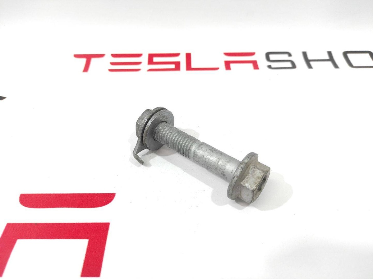 Болт к Tesla Model S 2021