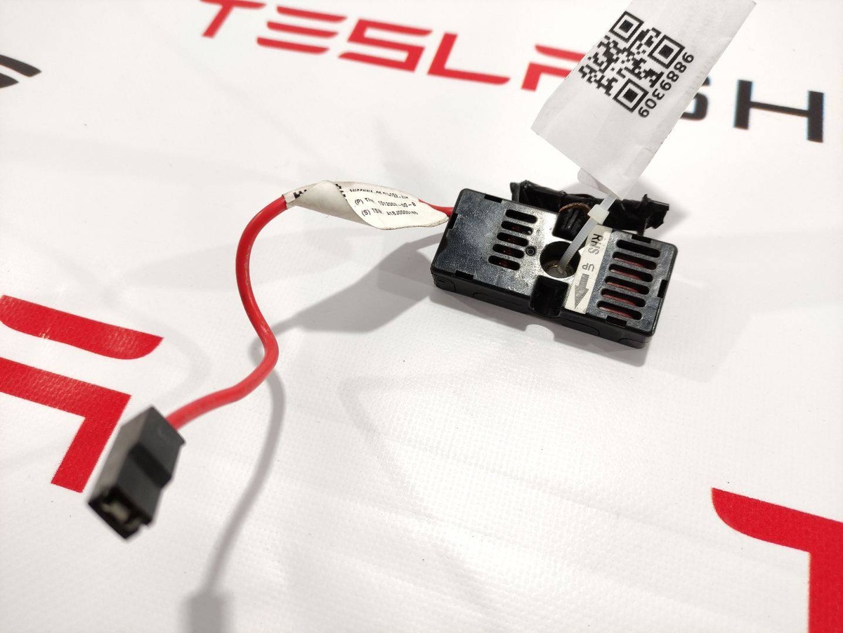 Антенна  к Tesla Model S 2015
