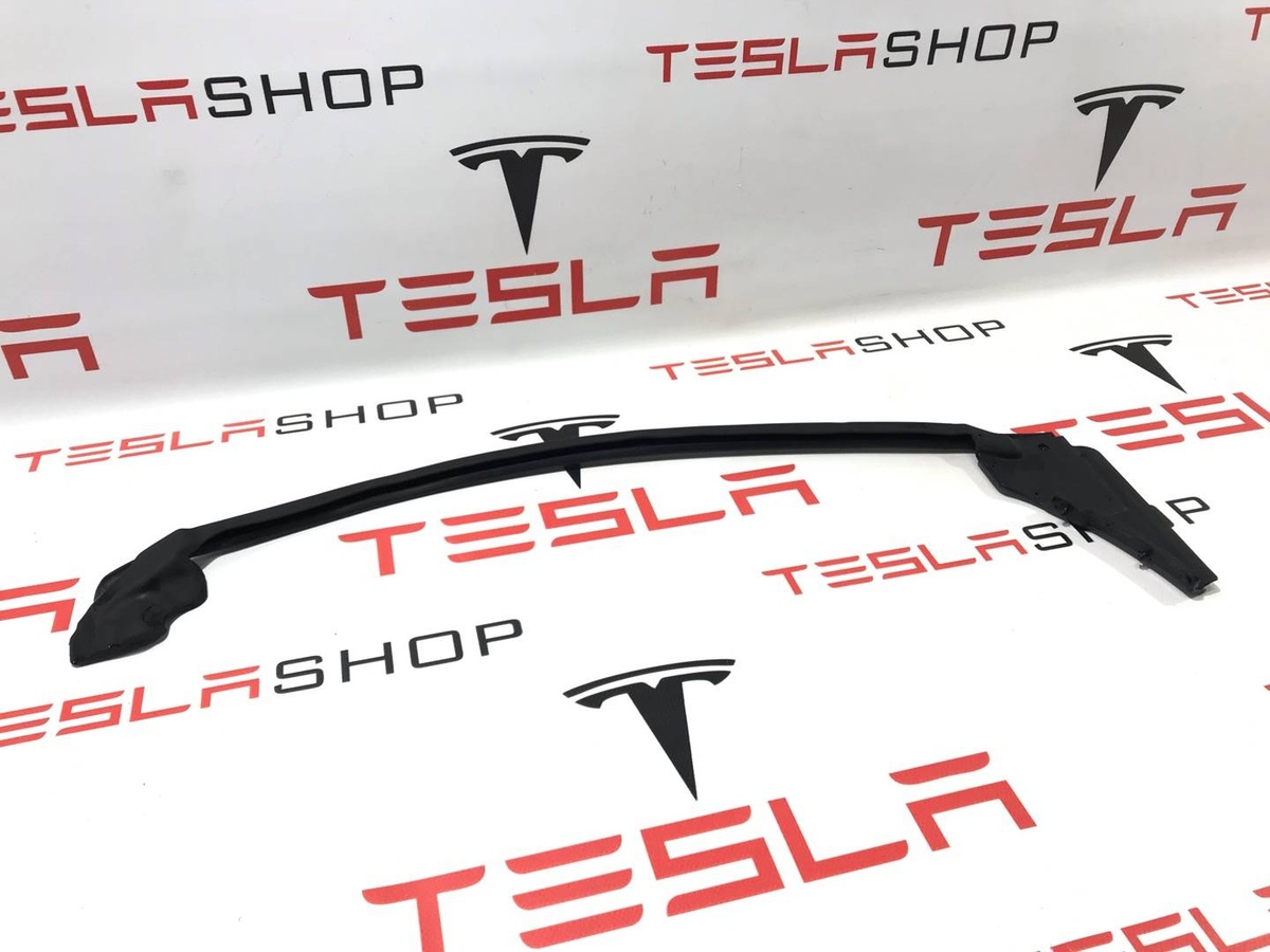Уплотнитель к Tesla Model S 2015
