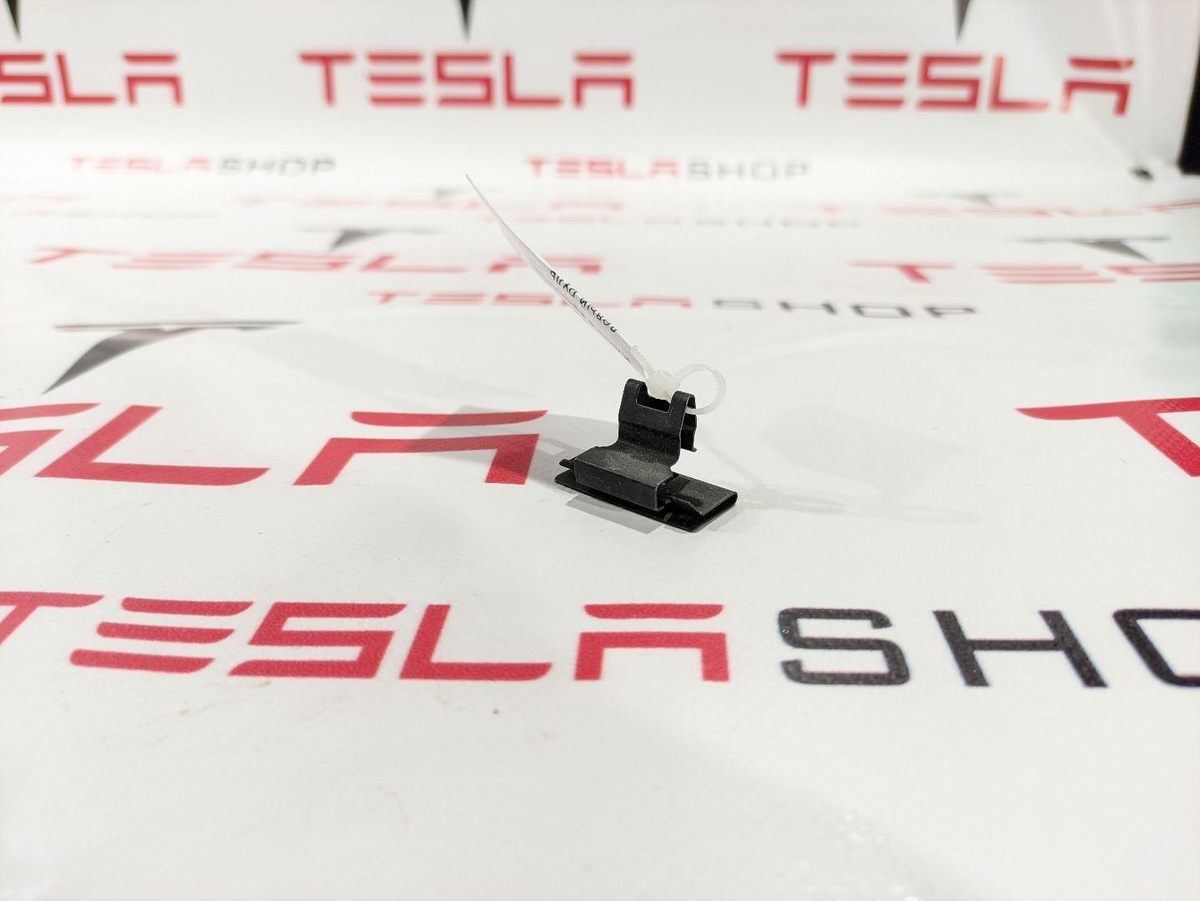 Клипса к Tesla Model S 2012