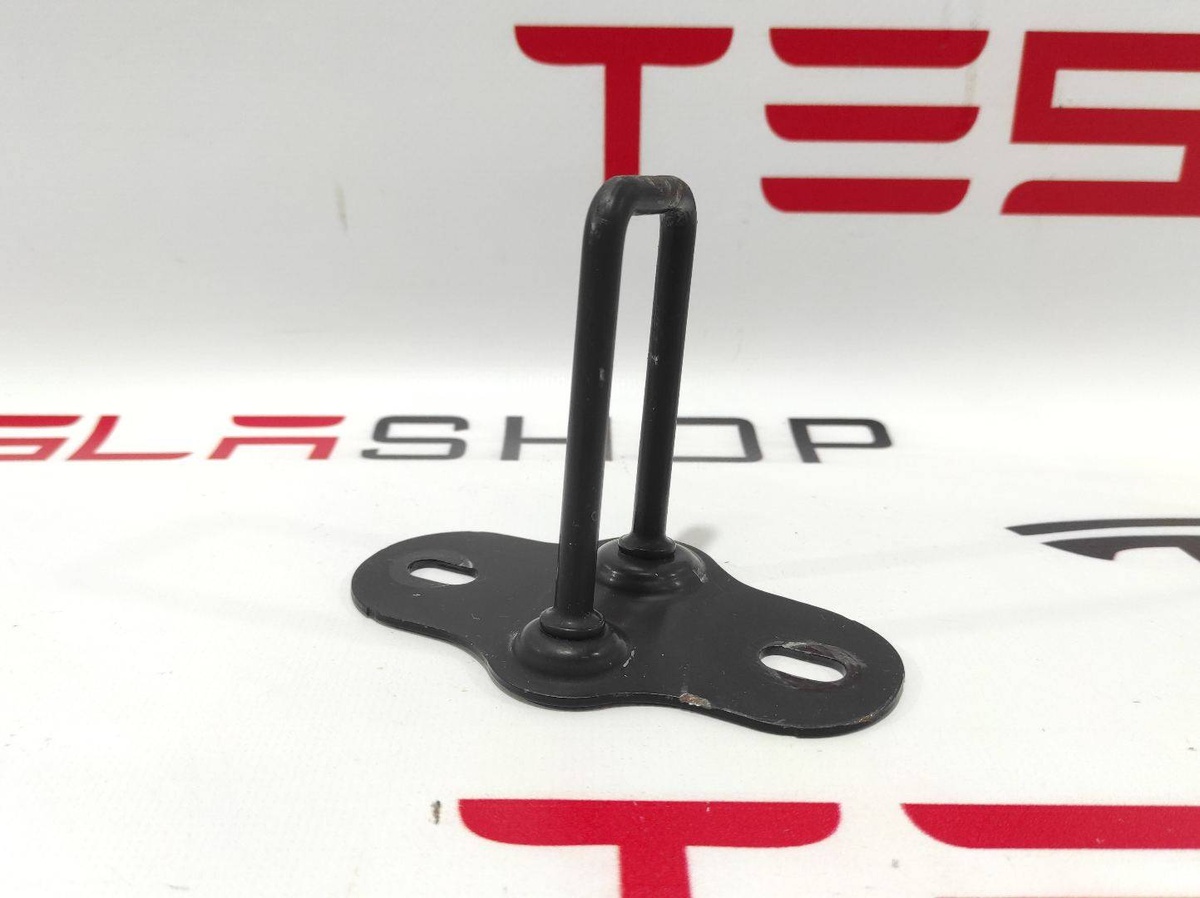 Петля двери к Tesla Model X 2019