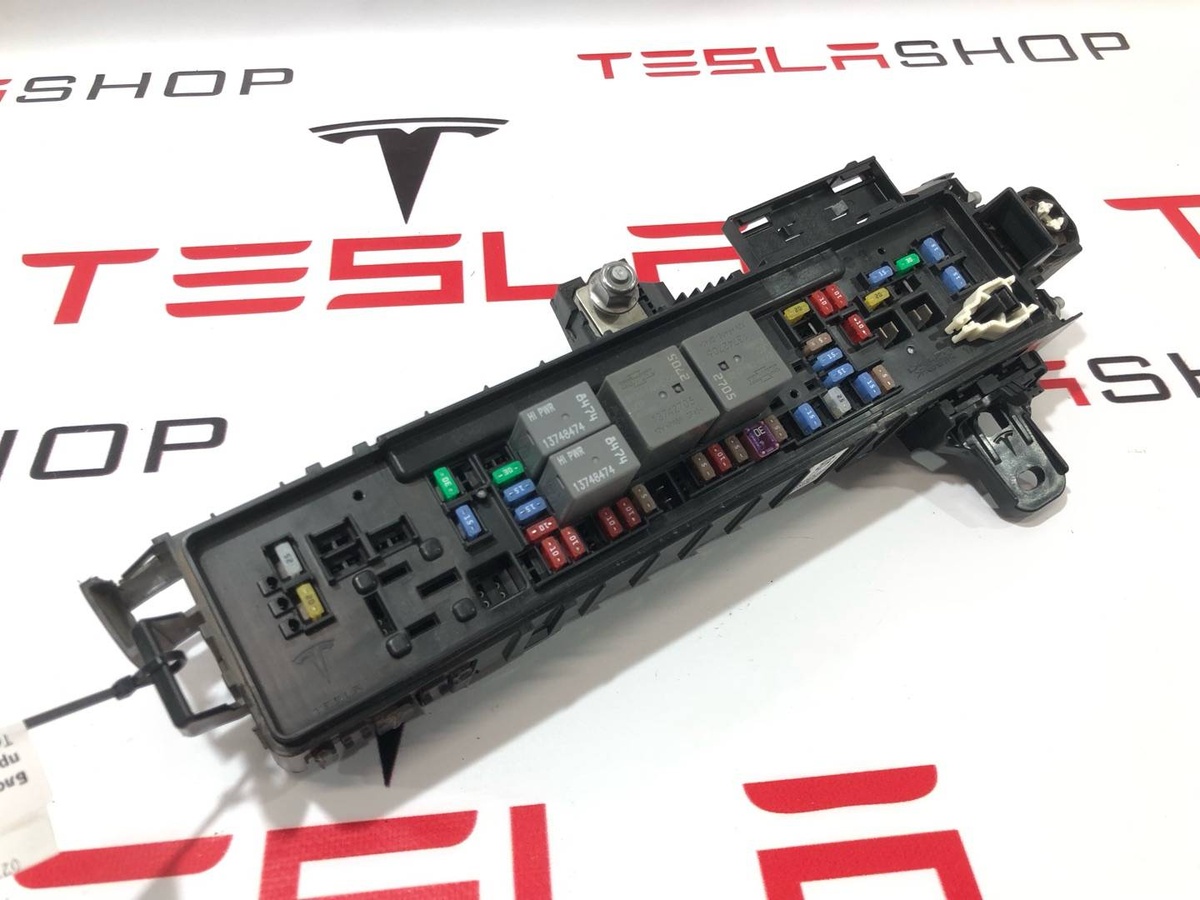 Короб предохранителей к Tesla Model S 2018