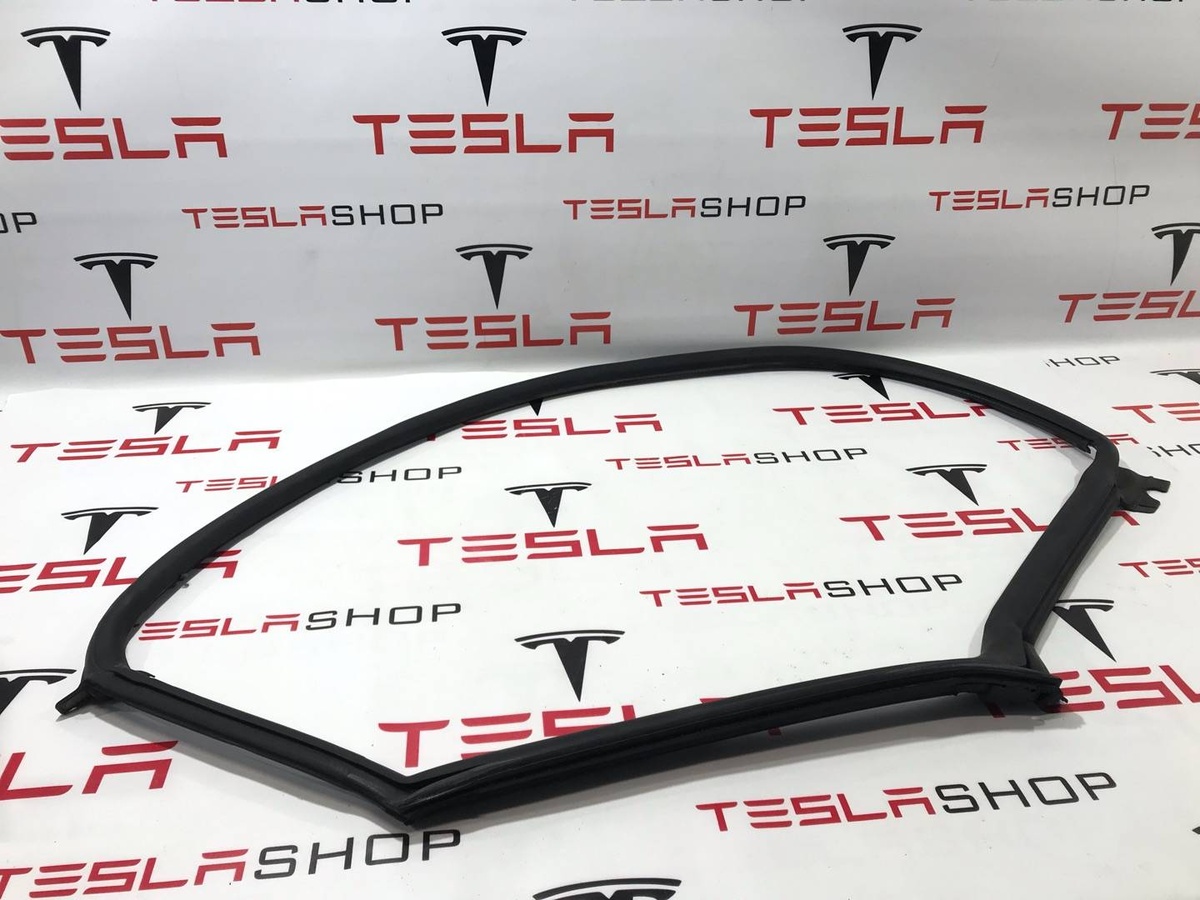 Уплотнитель к Tesla Model S 2016