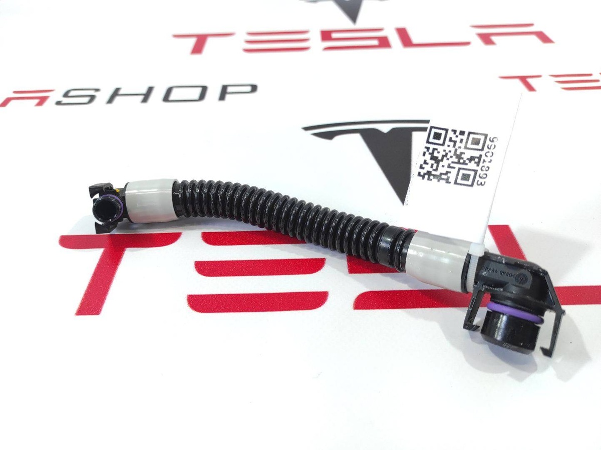 Патрубок радиатора к Tesla Model 3 2021