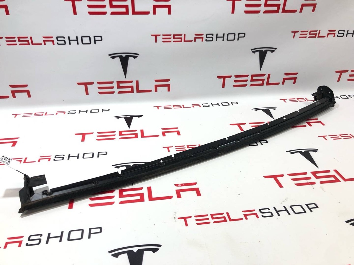 Уплотнитель к Tesla Model X 2019
