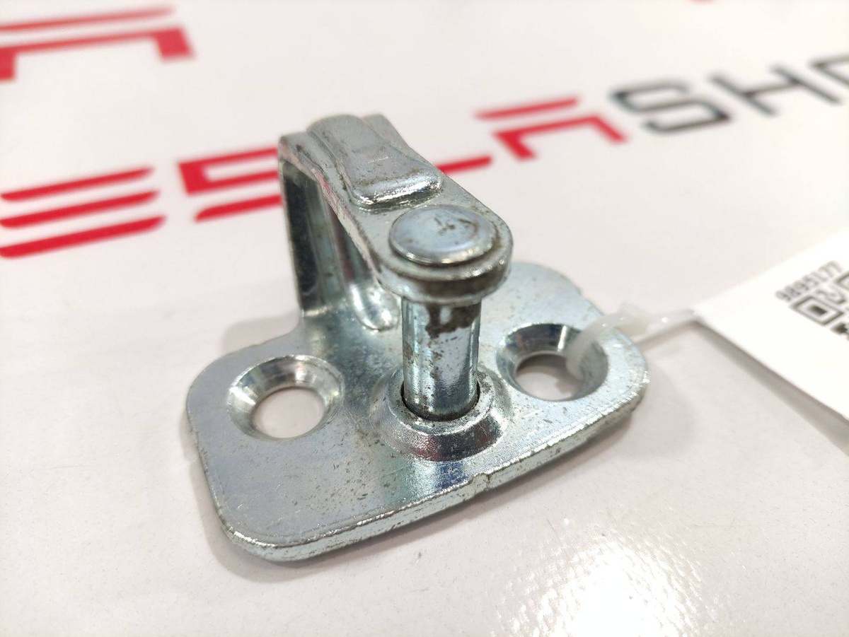 Петля двери к Tesla Model S 2016