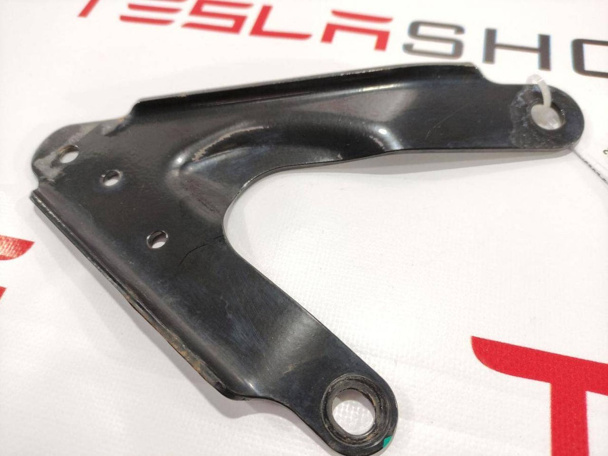 Кронштейн подрамника к Tesla Model S 2016