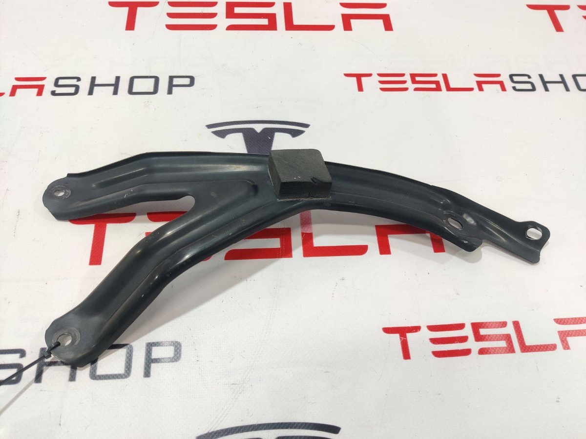 Распорка стоек к Tesla Model S 2021