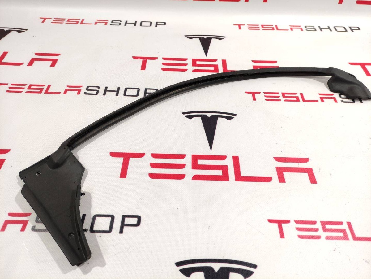 Уплотнитель к Tesla Model S 2018