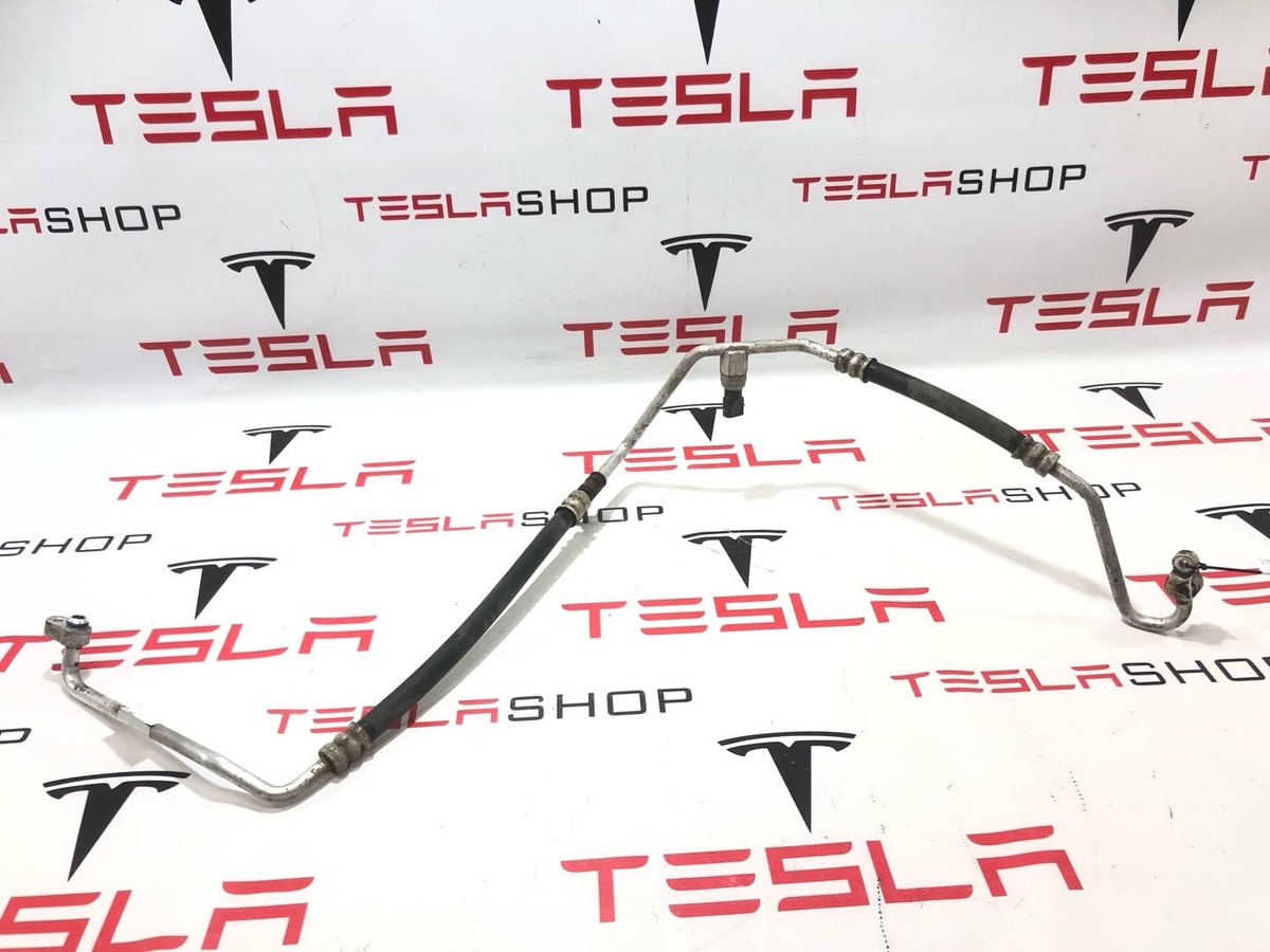 Трубка охлаждающей жидкости металлическая к Tesla Model S 2014