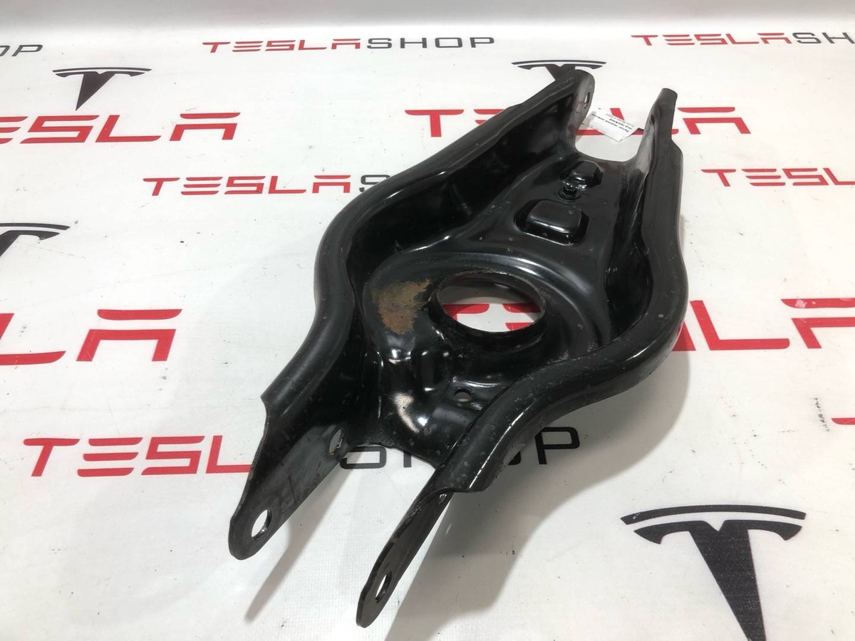 Рычаг задний к Tesla Model Y 2021
