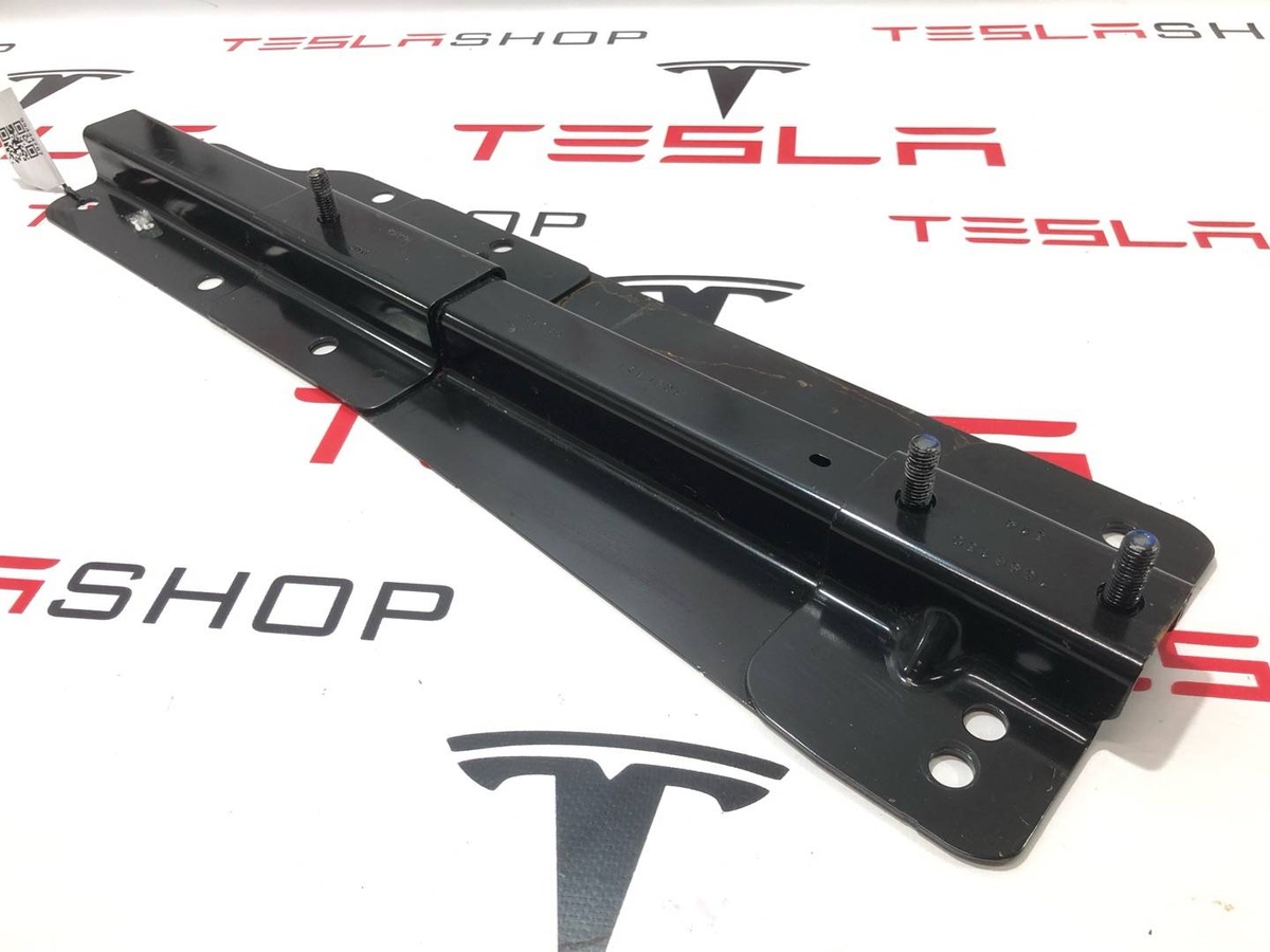 Кронштейн крыла  к Tesla Model X 2018
