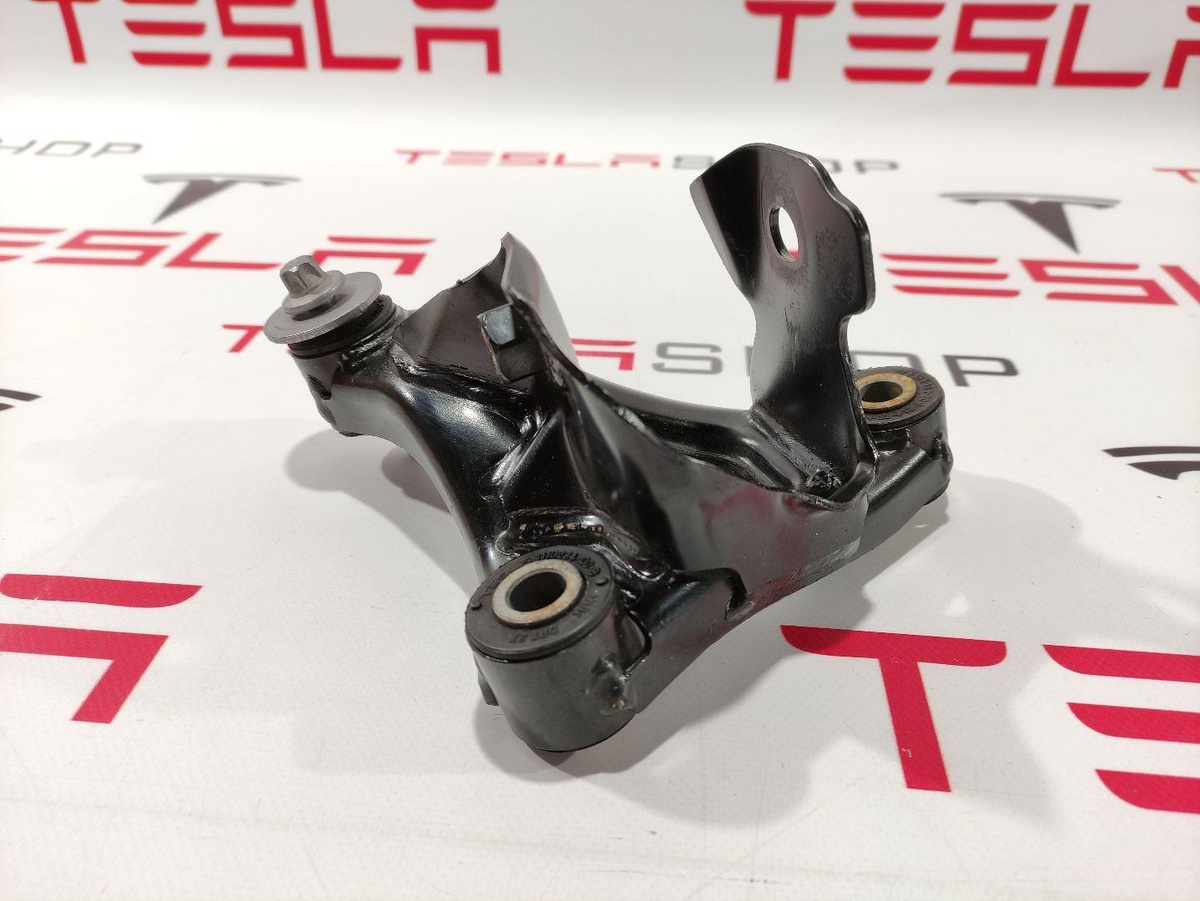 Кронштейн двигателя к Tesla Model 3 2020