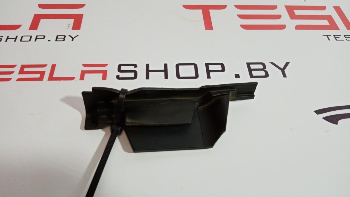 Уплотнитель к Tesla Model S 2015
