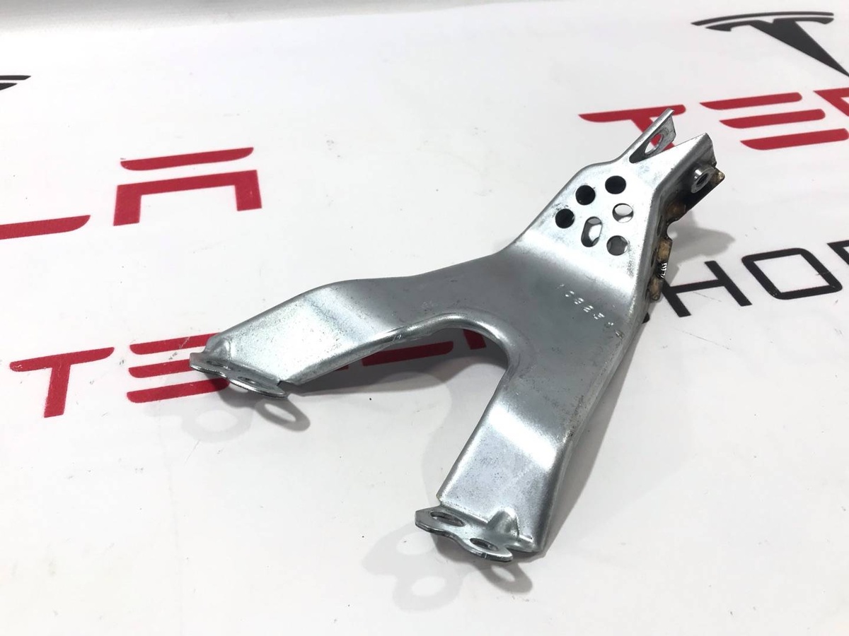 Кронштейн к Tesla Model Y 2020