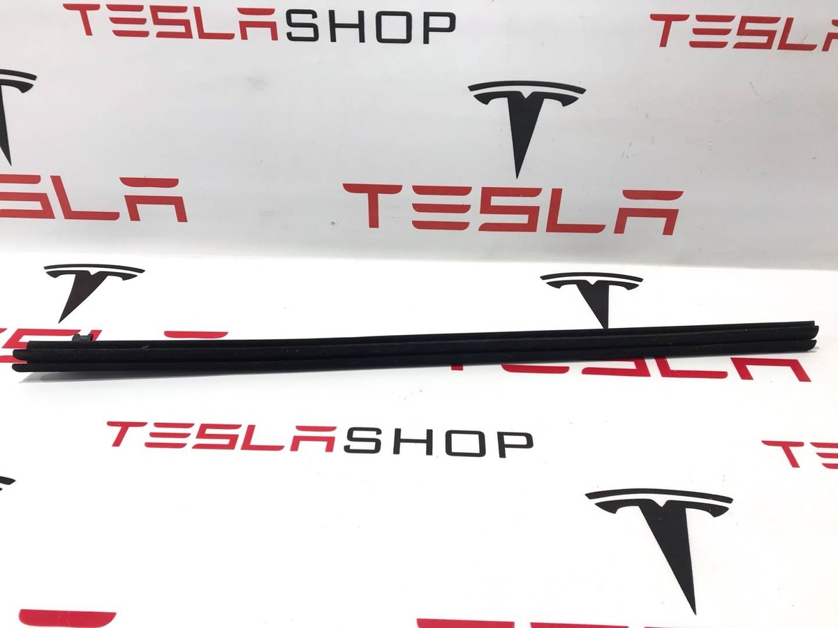 Уплотнитель к Tesla Model S 2013