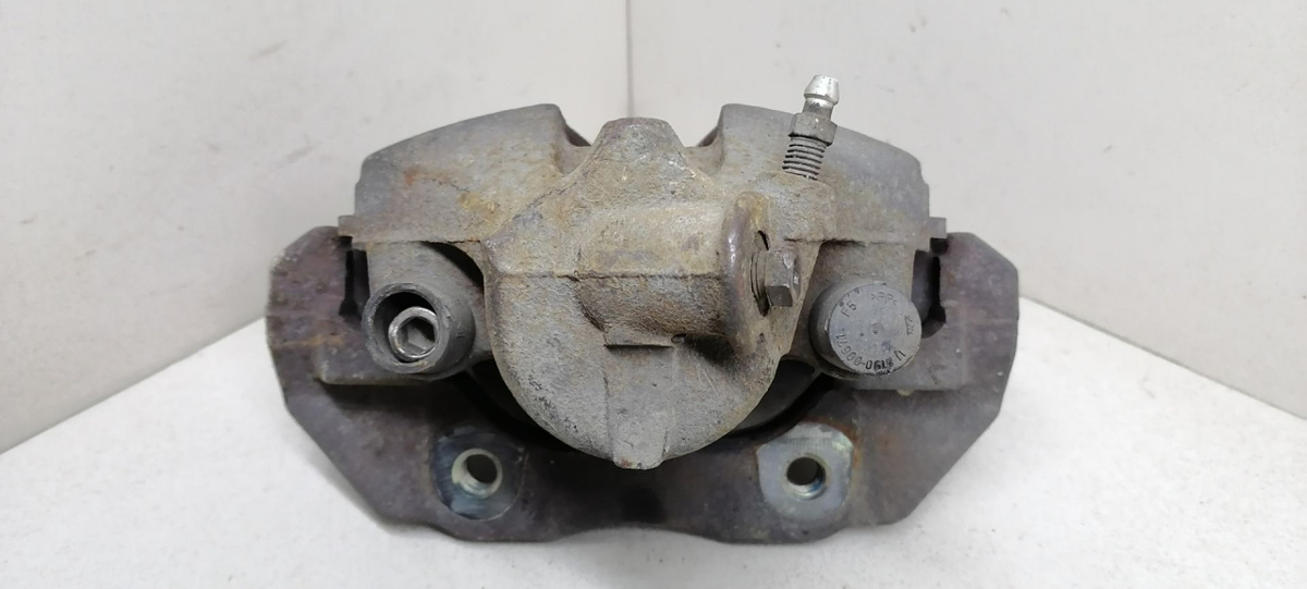 Суппорт передний правый к Ford Transit Connect 2005