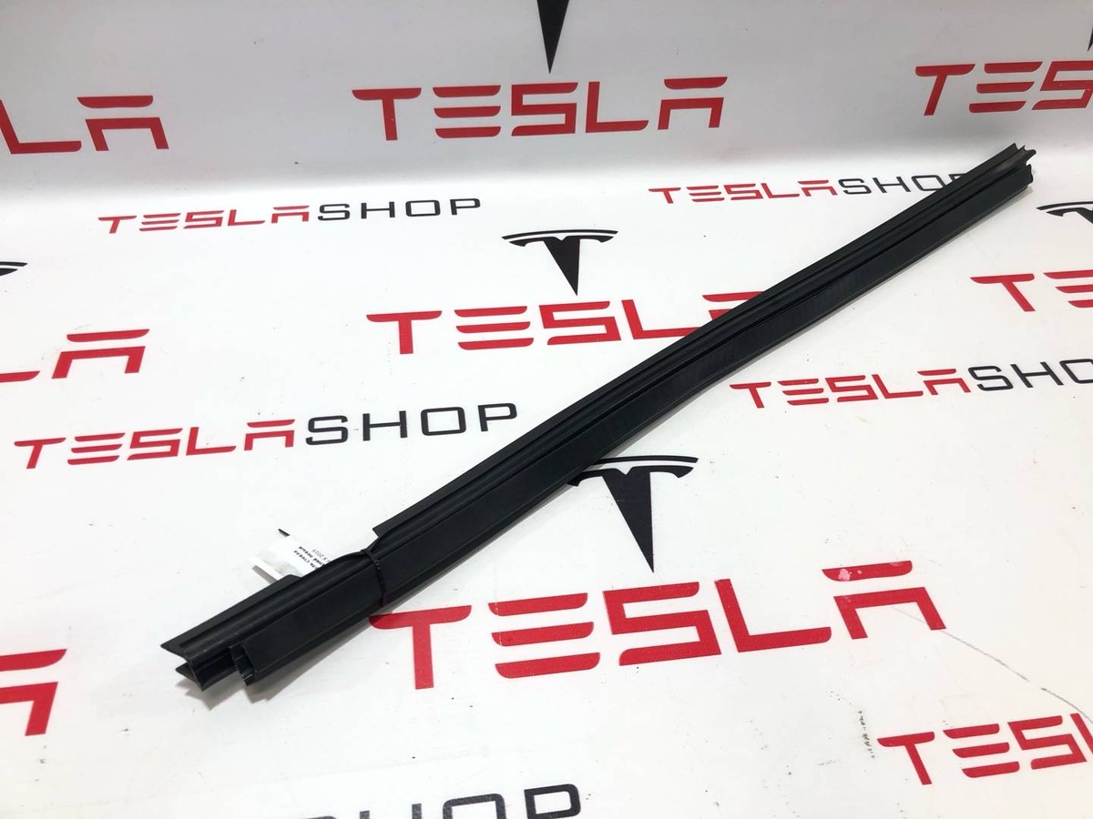 Уплотнитель к Tesla Model X 2019