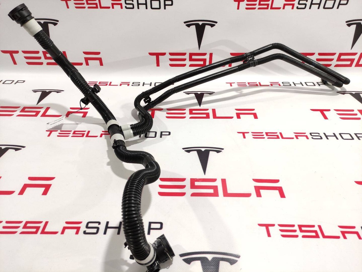 Патрубок радиатора к Tesla Model 3 2019