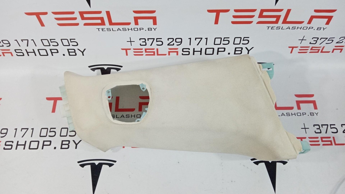 Обшивка стойки к Tesla Model S 2015