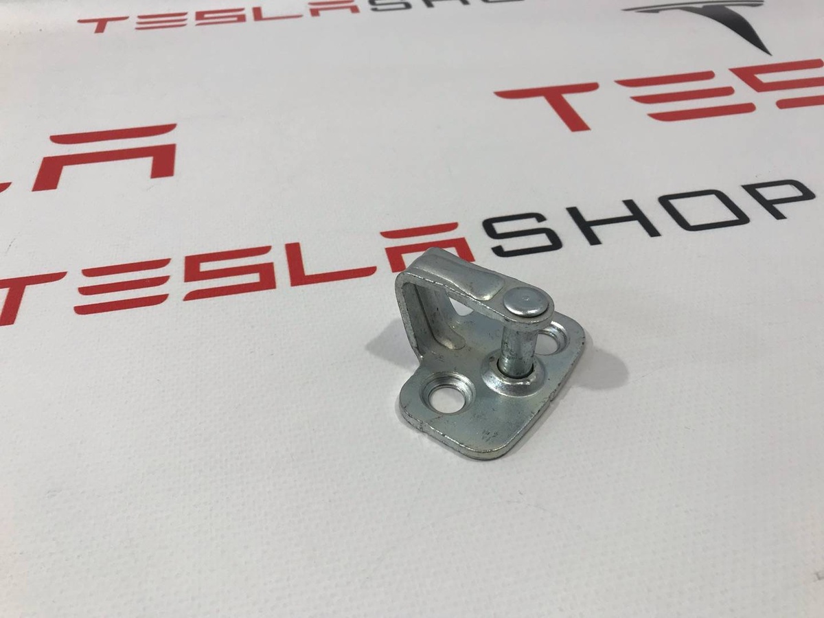 Петля двери к Tesla Model S 2021