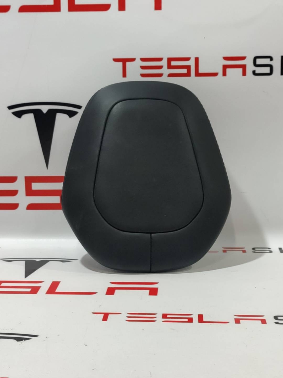 Подголовник к Tesla Model X 2017