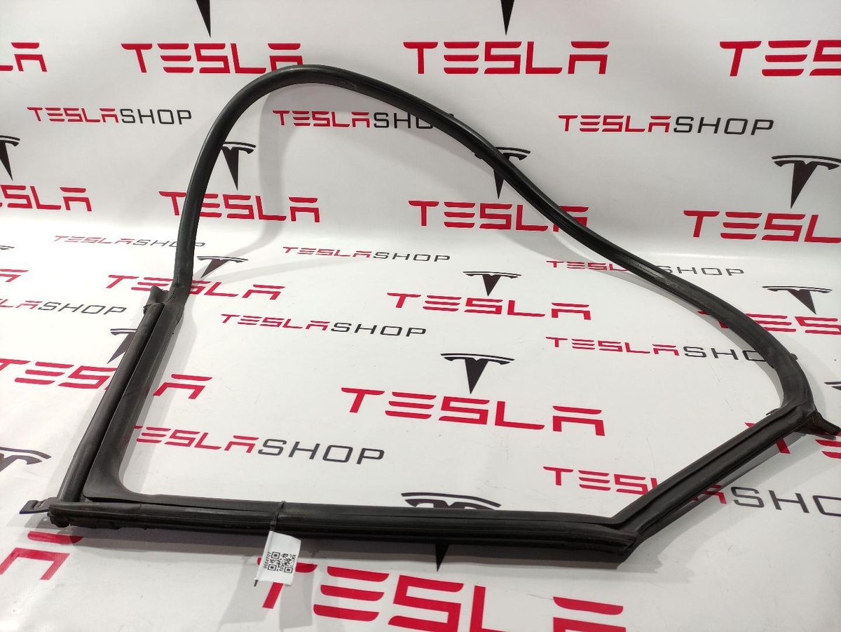 Уплотнитель к Tesla Model S 2016