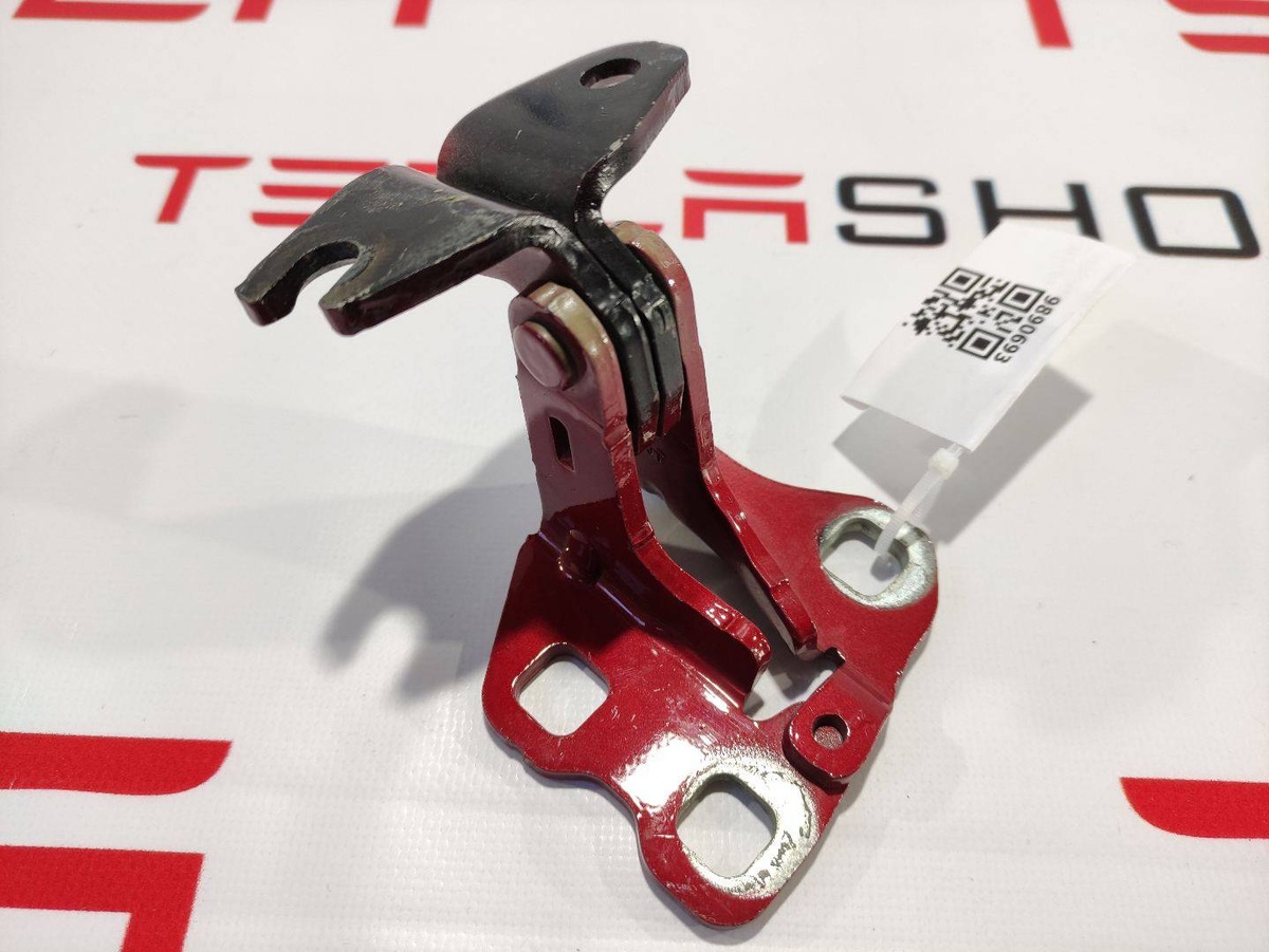 Петля двери к Tesla Model 3 2020