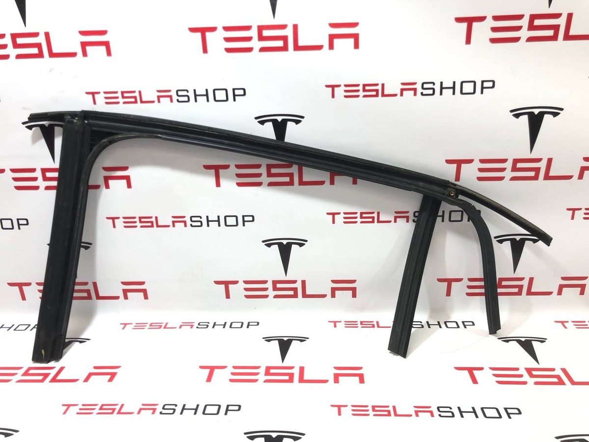 Уплотнитель к Tesla Model X 2018