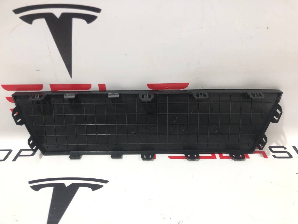 Заглушка к Tesla Model Y 2022
