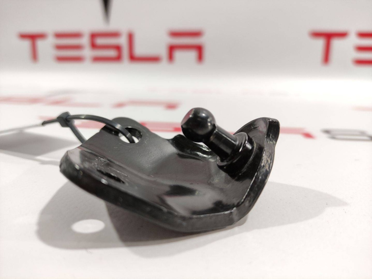 Механизм (прочие) к Tesla Model X 2017