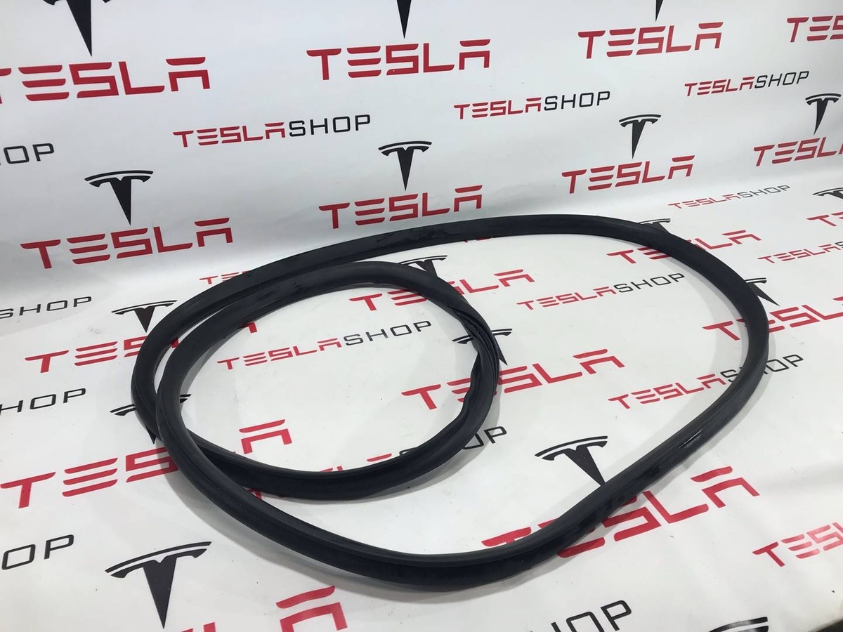 Уплотнитель багажника к Tesla Model S 2017