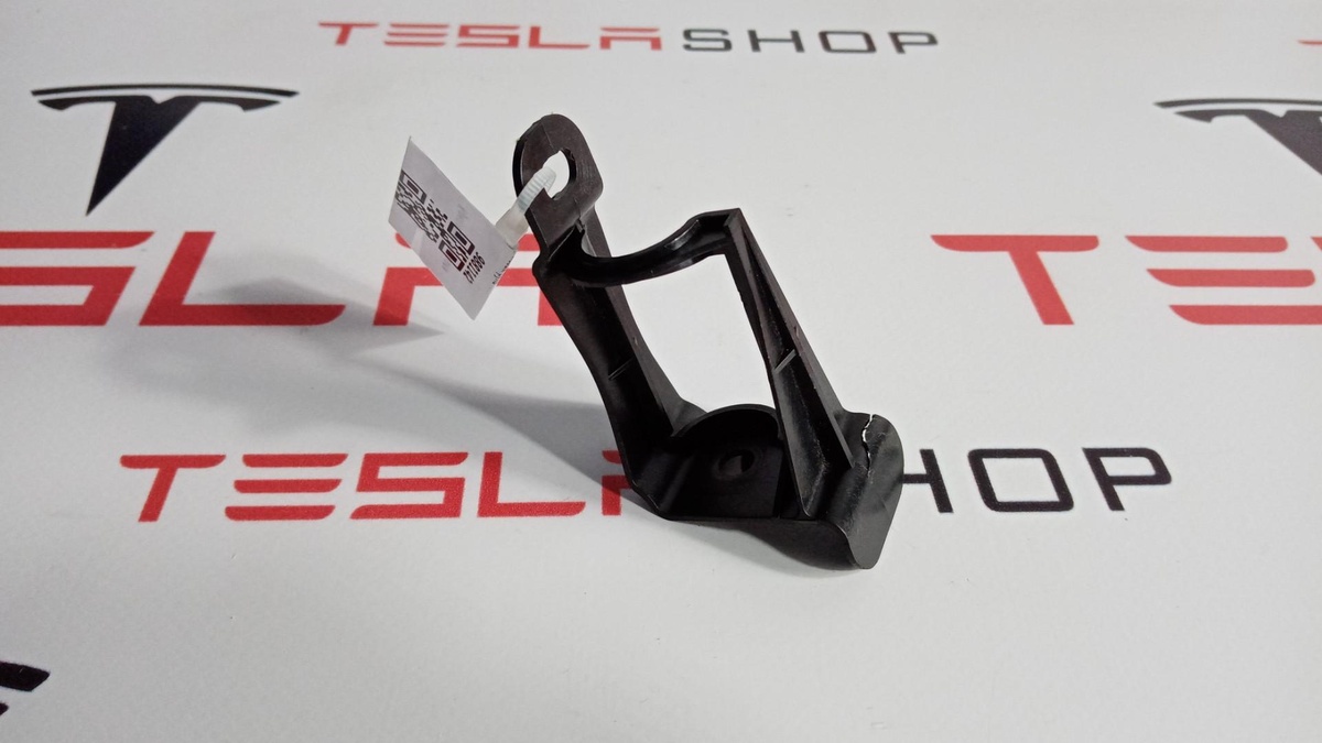 Кронштейн к Tesla Model S 2012